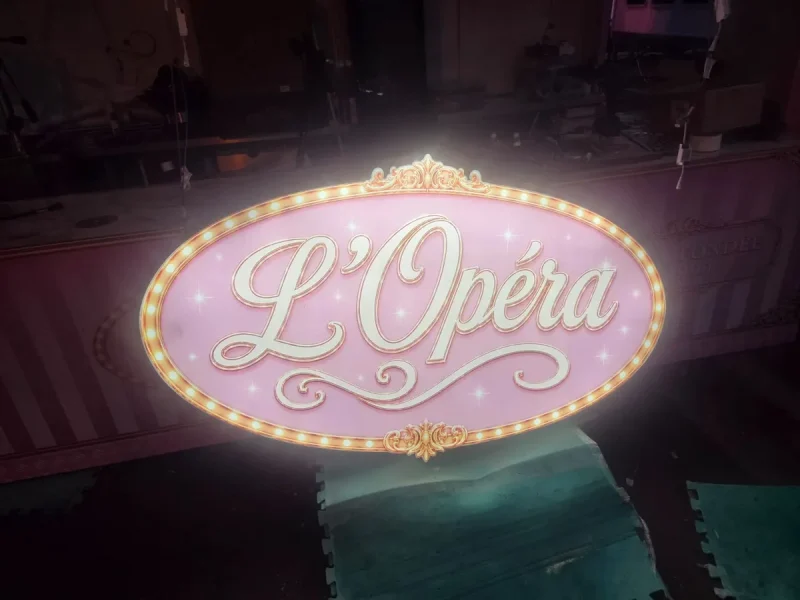 Caisson lumineux ovale à ampoules LED – L’Opéra