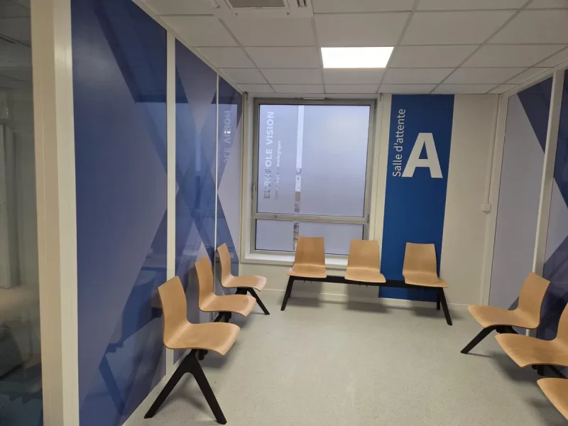 Vitrophanie et signalétique intérieure – salle d’attente